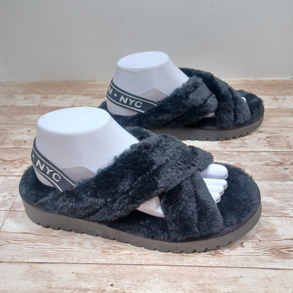 Steve Madden NYC Fuzzy Fluffy Indoor Outdoor Slippers Black Like New Size 9 - Picture 2 of 16